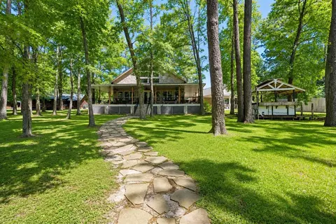 Exterior - 560 Deerwood Dr, Trinity, TX 75862 photo 4 of 10