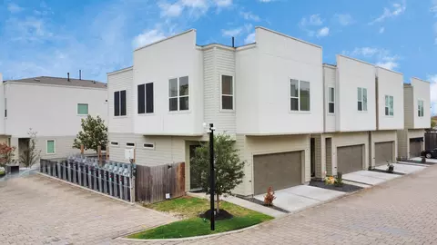 619 Thornton Oaks Ln, Houston, TX 77018