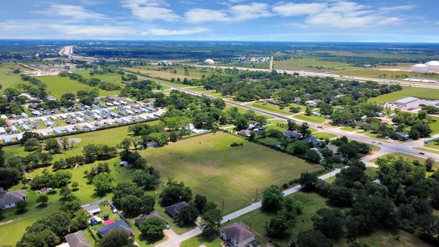 1108 Silliman St, Sealy, TX 77474