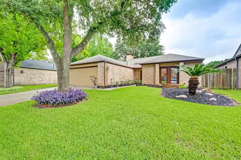 1375 Beaujolais Ln, Houston, TX 77077