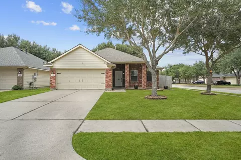 6816 Arbor Hollow Ln, Dickinson, TX 77539