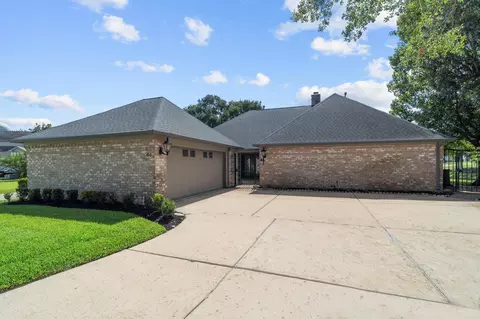 44 Bendwood Dr, Sugar Land, TX 77478