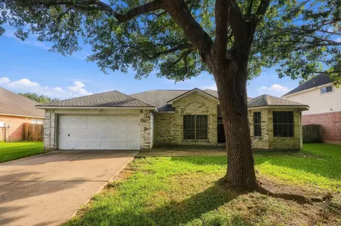 1242 Hunter Wood Dr, League City, TX 77573