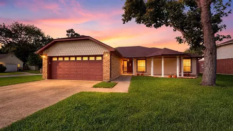 5601 Freshmeadow St, League City, TX 77573