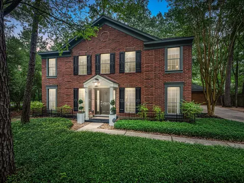 51 E Village Knoll Cir, The Woodlands, TX 77381