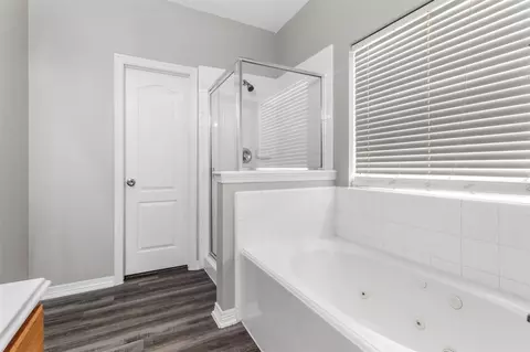 Bath - 2222 Valley View Xing, Conroe, TX 77304 photo 3 of 4