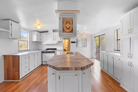 9 Goree Cir # A, Huntsville, TX 77340