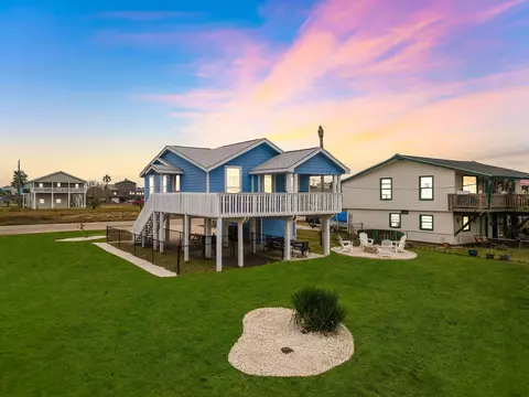 16642 Jolly Roger Rd, Jamaica Beach, TX 77554