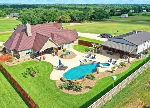 262 County Road 002, Hallettsville, TX 77964