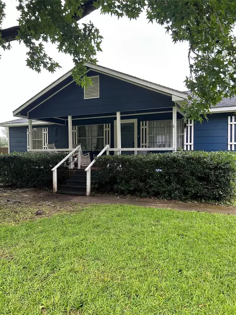 181 Crystal Creek Dr, Livingston, TX 77351