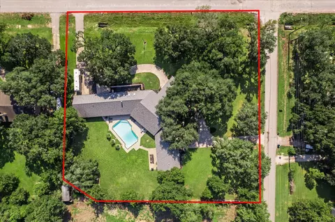 1717 S Columbia Dr, West Columbia, TX 77486