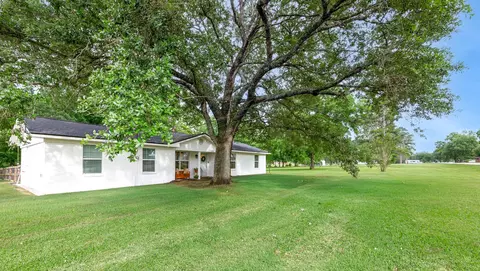 2103 Holly St, East Bernard, TX 77435