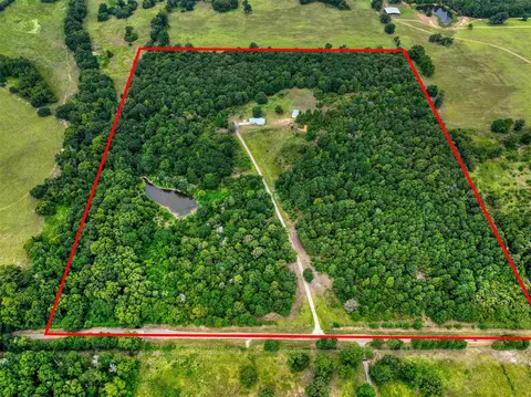 1722 Anderson County Road 432 Rd, Palestine, TX 75803