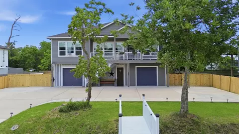613 Oakdale St, Shoreacres, TX 77571