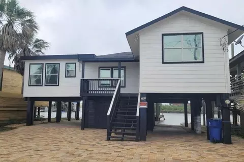 347 Bonito Ln, Surfside Beach, TX 77541
