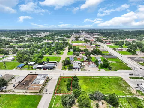 631 Texas Ave, Texas City, TX 77590