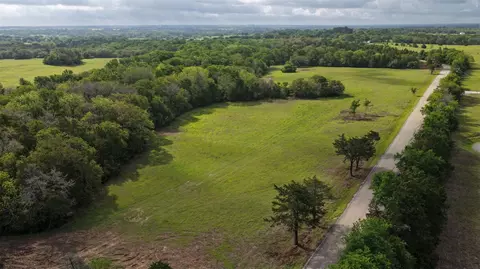 2 Baranowski Rd, Brenham, TX 77833 photo 6