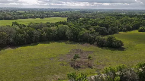2 Baranowski Rd, Brenham, TX 77833