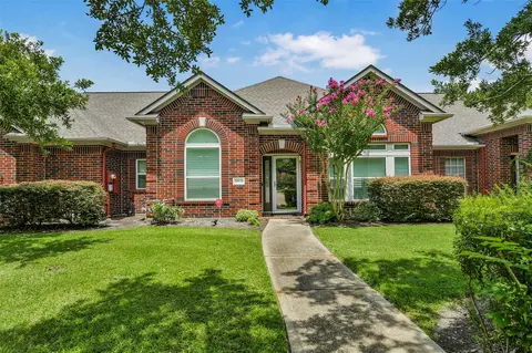 206 Clearview Ave #B, Friendswood, TX 77546