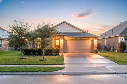 15606 Clearwater Bend Dr, Houston, TX 77044