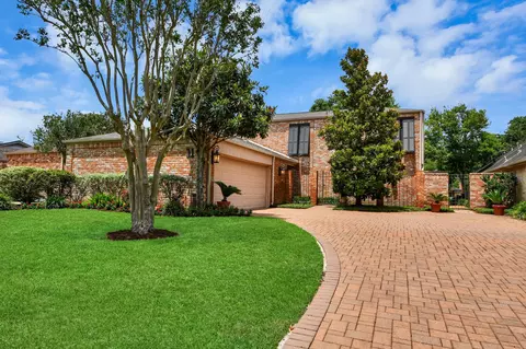 31 Bendwood Dr, Sugar Land, TX 77478