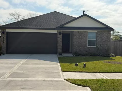 523 Robin St, Angleton, TX 77515 photo 1