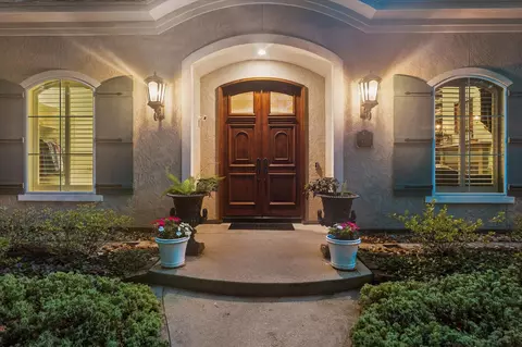 Exterior - 37519 Edgewater Dr, Pinehurst, TX 77362 photo 8 of 11