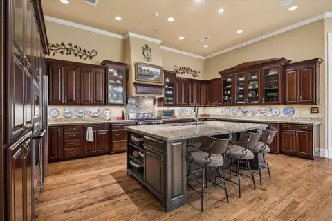 Kitchen - 37519 Edgewater Dr, Pinehurst, TX 77362 photo 2 of 4