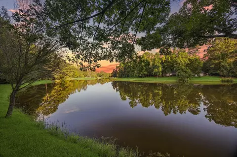 View/Area - 37519 Edgewater Dr, Pinehurst, TX 77362 photo 3 of 3