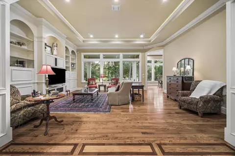 Living - 37519 Edgewater Dr, Pinehurst, TX 77362 photo 2 of 3