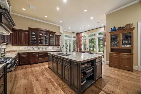 Kitchen - 37519 Edgewater Dr, Pinehurst, TX 77362 photo 3 of 4