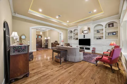 Living - 37519 Edgewater Dr, Pinehurst, TX 77362 photo 3 of 3