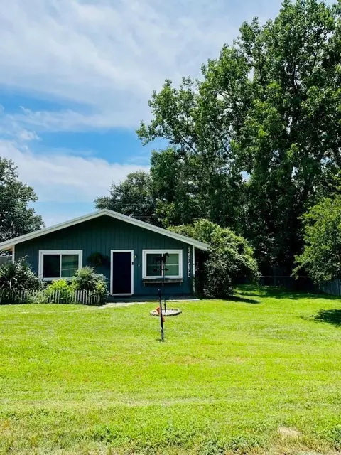 297 Vicki Dr, Livingston, TX 77351