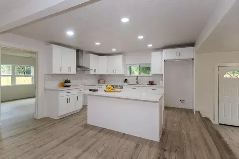 7912 Ford St, Houston, TX 77012