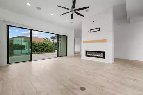 Living - 3932 Windsor Mist Ln, Spring, TX 77386 photo 3 of 5