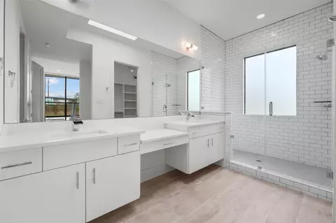 Bath - 3932 Windsor Mist Ln, Spring, TX 77386 photo 5 of 7