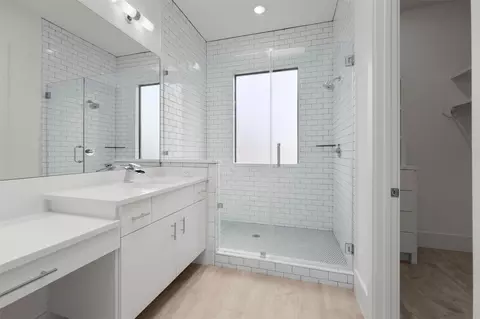 Bath - 3932 Windsor Mist Ln, Spring, TX 77386 photo 6 of 7