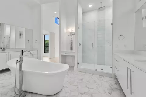 Bath - 3932 Windsor Mist Ln, Spring, TX 77386 photo 2 of 7