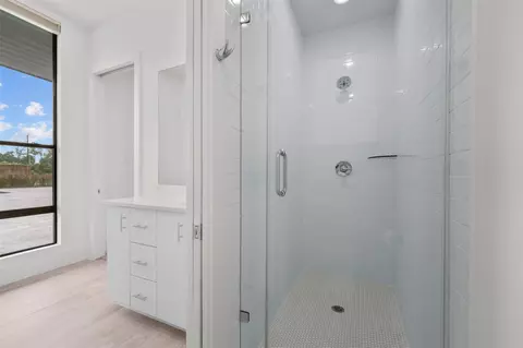 Bath - 3932 Windsor Mist Ln, Spring, TX 77386 photo 4 of 7