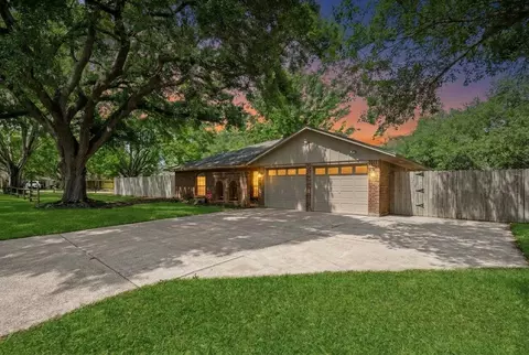 3930 Tumbleweed Ln, Baytown, TX 77521