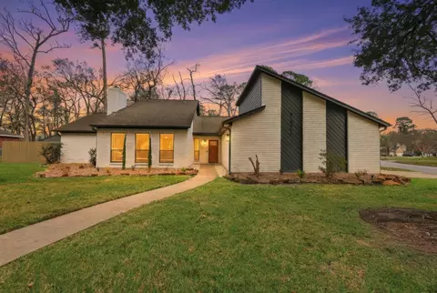 16202 Sting Ray Dr, Crosby, TX 77532