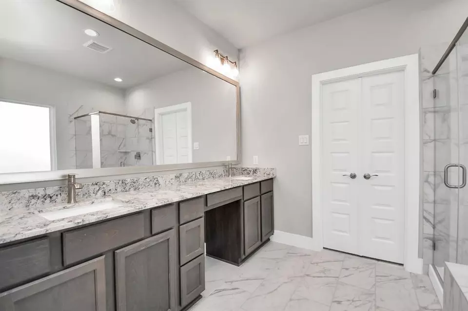 Bath - 19718 Florence Glen Ln, Hockley, TX 77447 photo 4 of 6