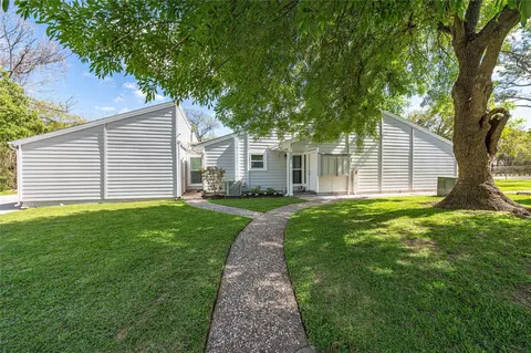 22 Hideaway Dr, Friendswood, TX 77546