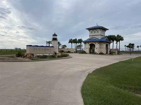 3000 Palacios Bay Dr, Palacios, TX 77465