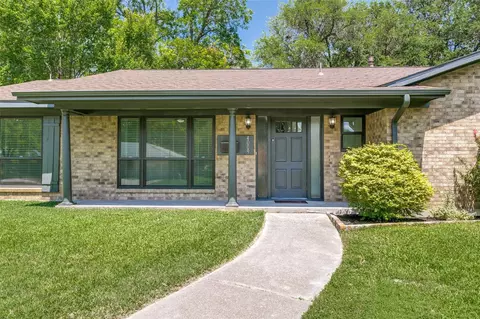4009 Twilight Dr S, Benbrook, TX 76116