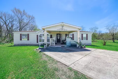 119 Weaver St, Baytown, TX 77520