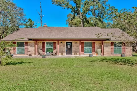 450 Piney Point Dr, Sour Lake, TX 77659
