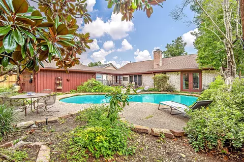 2310 Brooktree Dr, Houston, TX 77008