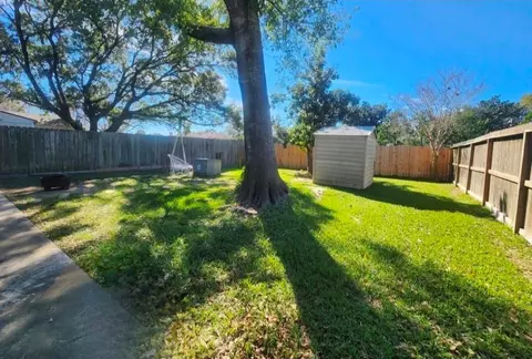 13715 Vickston Ln, Houston, TX 77014