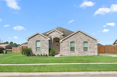 105 Sam Dr, Dayton, TX 77535